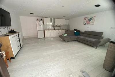 Casă cu 3 camere cu Teren 10000 Mp în Central - 9