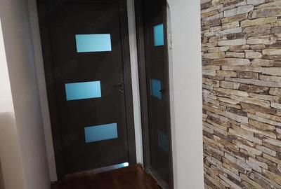 Apartament cu 3 camere semidecomandat în Central - 1