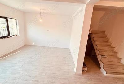 Casă cu 3 camere cu Canalizare în Central