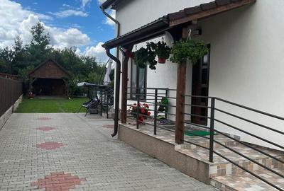 Casă cu 4 camere în Ernei
