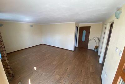 Casă cu Teren 600 Mp în Tigveni - 2