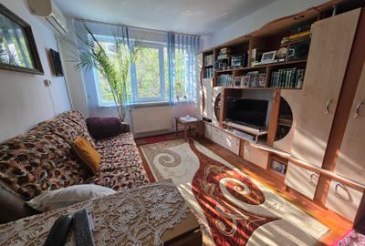 Apartament cu 2 camere semidecomandat, mobilat în Hipodrom