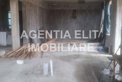 Casă cu 9 camere cu Teren 1779 Mp în Central - 2