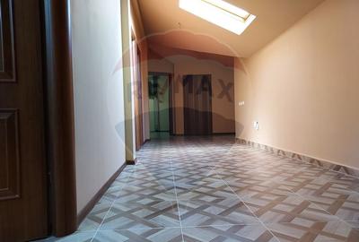 Casă cu 5 camere cu Teren 743 Mp în Tunari - 9