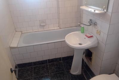 Apartament cu 3 camere decomandat în Calea Romanului