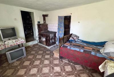 Casă cu 2 camere cu Teren 2015 Mp în Cricău