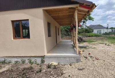 Casă cu Teren 950 Mp în Sântion
