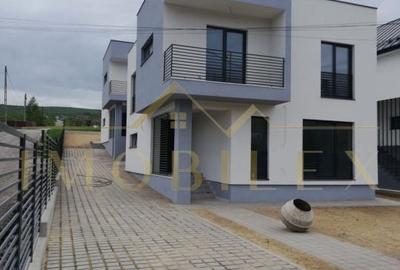 Casă cu 4 camere în Central - 3