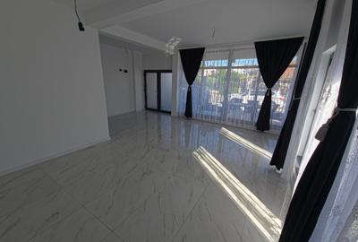 Casă cu 4 camere cu Canalizare în Central - 27