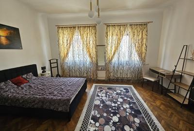 Apartament cu 3 camere semidecomandat, mobilat în Central - 1