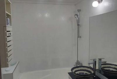 Apartament cu 3 camere decomandat în Exterior Vest