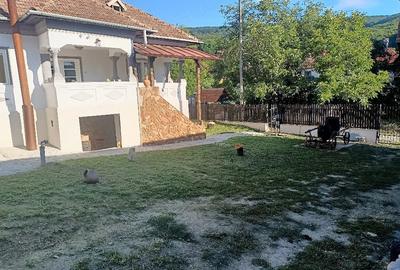 Casă cu Teren 2000 Mp în Bujoreni