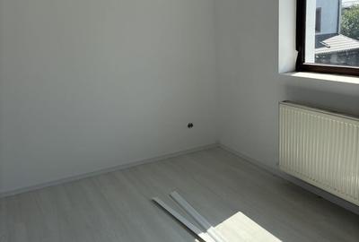 Casă cu 3 camere cu Teren 300 Mp în Central