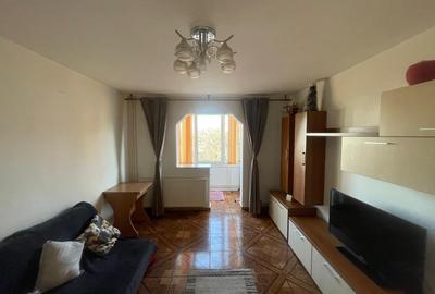 Apartament cu 2 camere semidecomandat, mobilat în Tractorul