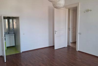 Casă cu 4 camere în Central - 1