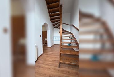 Casă cu 4 camere cu Teren 66.370002746582 Mp în Central - 2