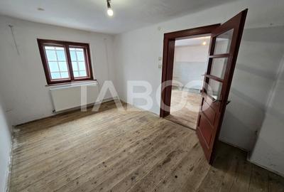 Duplex cu 5 camere cu Canalizare în Terezian - 9