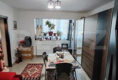 Apartament cu 3 camere semidecomandat, mobilat în Tudor