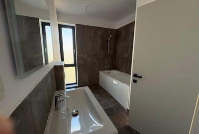 Duplex cu 6 camere cu Canalizare în Nord-Est - 6
