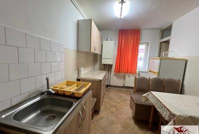 Apartament cu 2 camere decomandat în Cetate