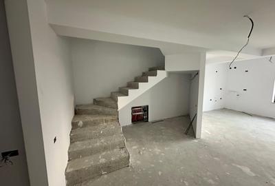 Duplex cu 4 camere cu Canalizare în Palazu Mare - 37