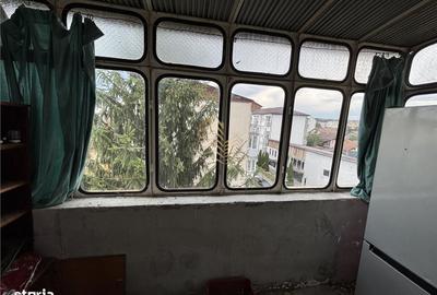 Apartament cu 3 camere decomandat în Ciupercenii Noi