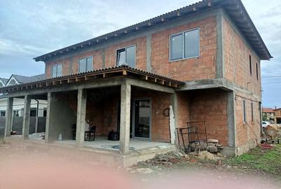 Casă cu Teren 330 Mp în Central