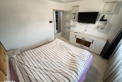 Apartament cu 3 camere decomandat în Casa de Cultură