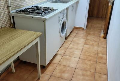 Garsonieră decomandată în Tei