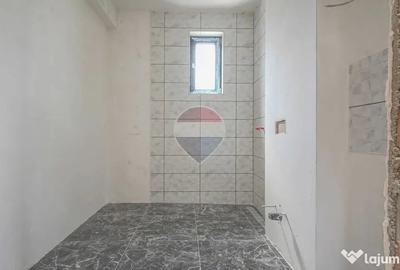 Casă cu 4 camere cu Teren 500 Mp în Stupini