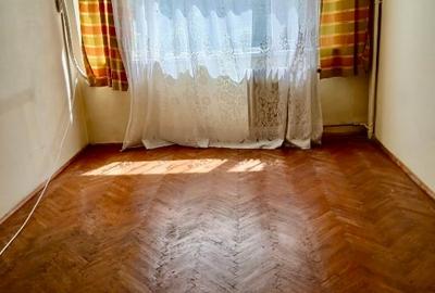 Apartament cu 3 camere decomandat în Colentina