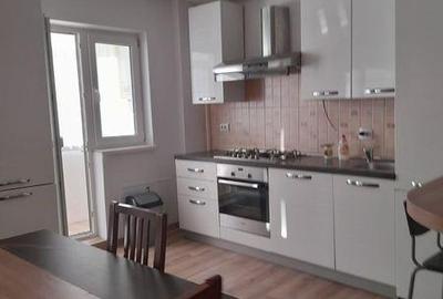 Apartament cu 3 camere decomandat în Letea Veche - 1