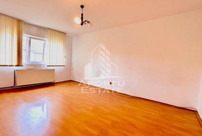 Apartament cu 3 camere decomandat, mobilat în Soarelui