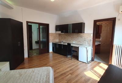 Garsonieră în Romană