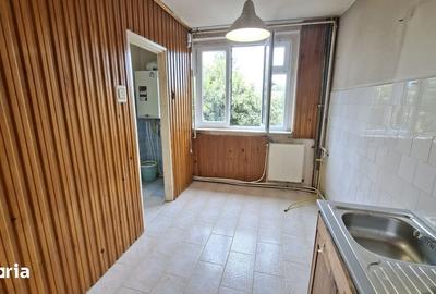 Apartament cu 4 camere decomandat în Central