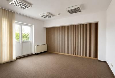 Apartament cu 4 camere decomandat în P-ța Victoriei