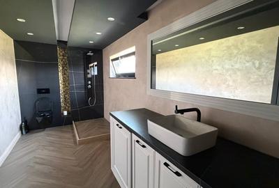 Casă cu 4 camere cu Teren 800 Mp în Central - 2