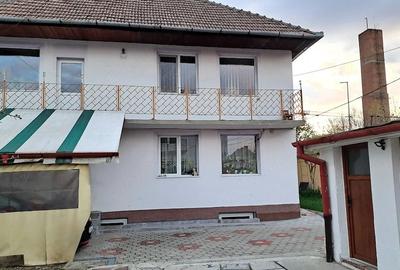 Casă cu 5 camere cu Teren 350 Mp în Central