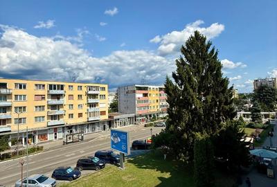 Apartament cu 3 camere semidecomandat în Ultracentral