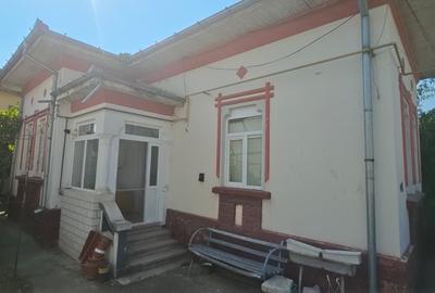 Casă cu 4 camere cu Teren 360 Mp în Șerbănești