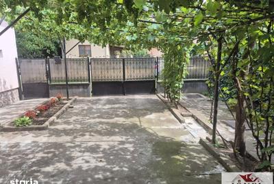 Casă cu 4 camere cu Teren 830 Mp în Central