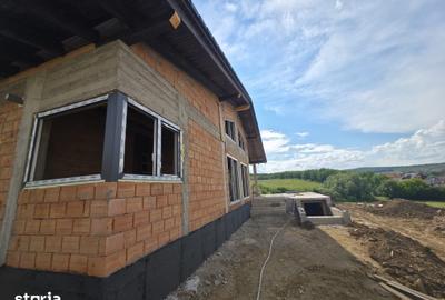 Casă cu 4 camere cu Teren 700 Mp în Livezeni