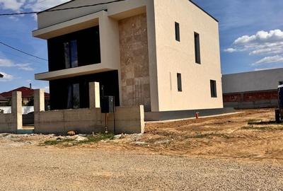 Casă cu 4 camere în Central - 2