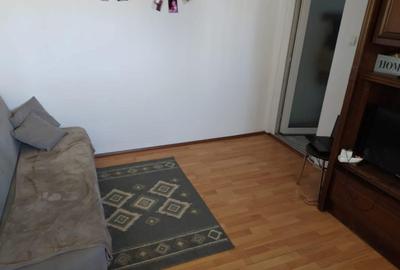 Apartament cu 3 camere decomandat în Cantemir