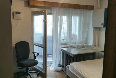 Apartament cu 3 camere decomandat în Titan