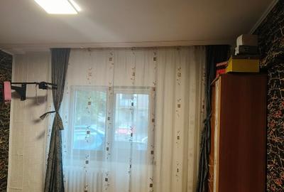 Apartament cu 3 camere decomandat în Metalurgie