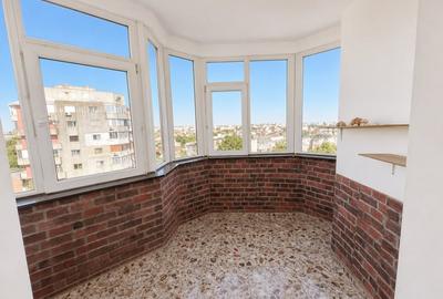Apartament cu 3 camere decomandat în Trocadero