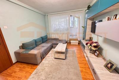 Apartament cu 2 camere semidecomandat, mobilat în Central