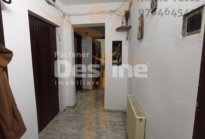 Apartament cu 3 camere decomandat, mobilat în Micro 11 - 1