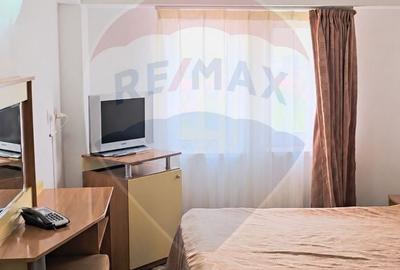 Spațiu comercial, de 1,000 mp, în Central